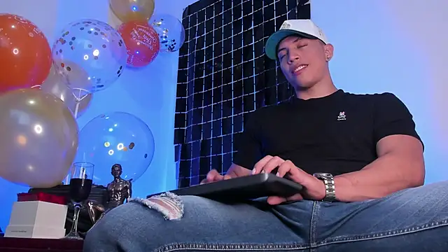 Snapshot of ThomsEvery_ chatting on 03/22/25, 01:00 ThomsEvery  online show from 03/22/25, 01:00