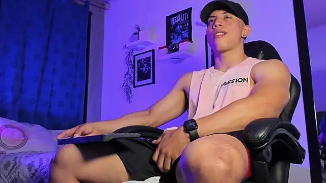 Snapshot of ThomsEvery_ chatting on 09/10/25, 03:28 ThomsEvery  online show from 09/10/25, 03:28