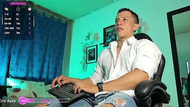 Snapshot of ThomsEvery_ chatting on 10/17/25, 12:36 ThomsEvery  online show from 10/17/25, 12:36