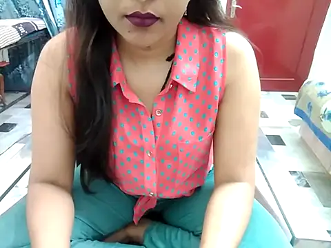 Snapshot of aarushi_sharmaa chatting on 02/13/25, 02:42 aarushi sharmaa online show from 02/13/25, 02:42