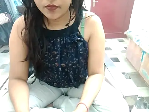 Snapshot of aarushi_sharmaa chatting on 03/15/25, 02:14 aarushi sharmaa online show from 03/15/25, 02:14