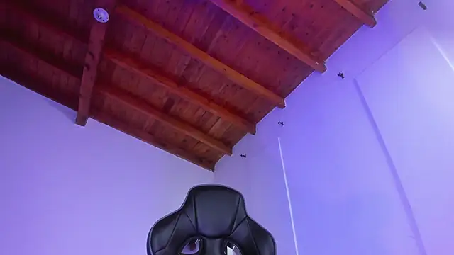 Snapshot of Daila_20_ chatting on 10/23/25, 01:10 Daila 20 online show from 10/23/25, 01:10