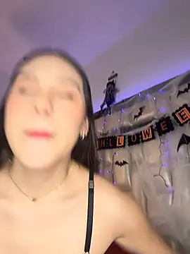 Snapshot of _ISABELLA_HOT_ chatting on 10/22/25, 12:16 ISABELLA HOT online show from 10/22/25, 12:16