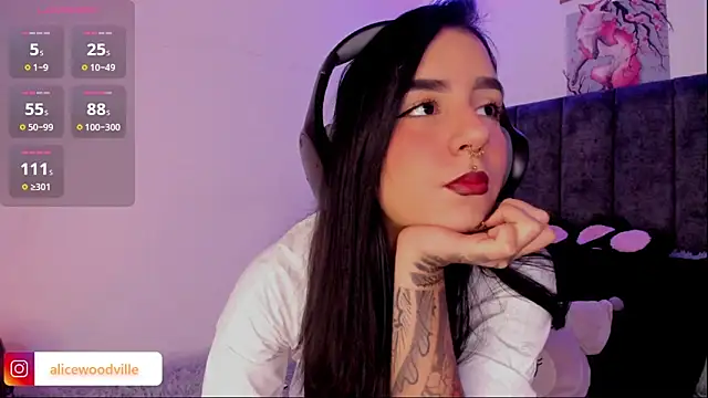 Alice woodville online show from 02/18/25, 04:37