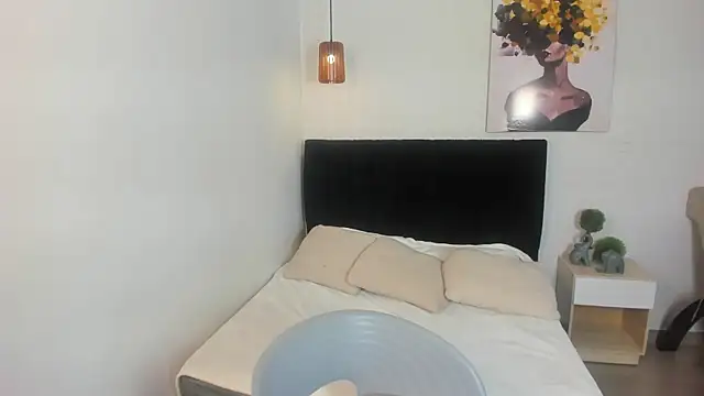 Scarlett  bell online show from 10/22/25, 01:22