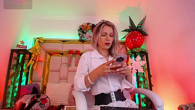 Snapshot of Princess_Helena chatting on 12/28/24, 04:19 Princess Helena online show from 12/28/24, 04:19