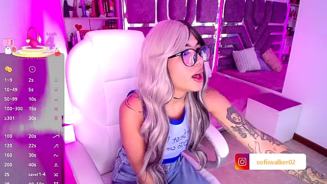 AliceWalker 11 online show from 10/09/25, 09:02