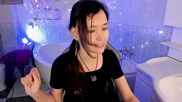 Snapshot of Emily_Strikeee chatting on 10/09/25, 10:02 Emily Strikeee online show from 10/09/25, 10:02