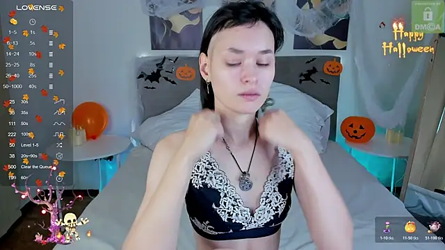 Snapshot of Emily_Strikeee chatting on 10/31/25, 09:54 Emily Strikeee online show from 10/31/25, 09:54