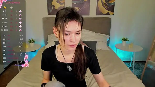 Snapshot of Emily_Strikeee chatting on 11/07/25, 10:04 Emily Strikeee online show from 11/07/25, 10:04