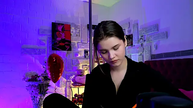 Snapshot of EvaThopson chatting on 02/13/25, 03:24 EvaThopson online show from 02/13/25, 03:24