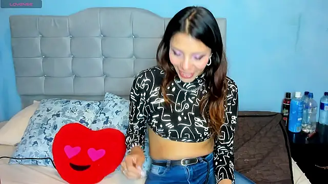 Selenakyle92  online show from 01/17/25, 08:33