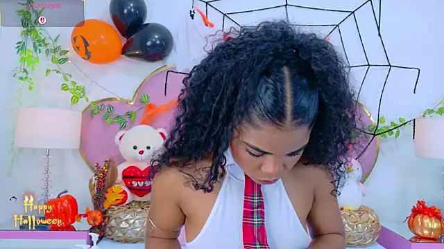 NahiaraReina online show from 10/31/25, 01:12