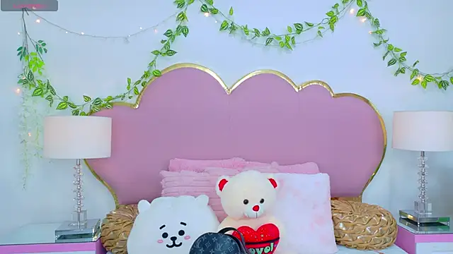 NahiaraReina online show from 11/14/25, 01:43