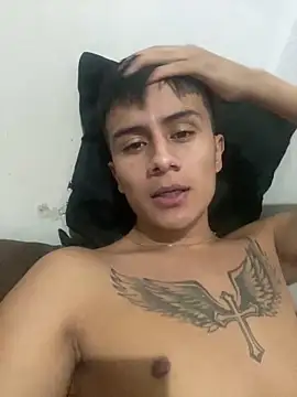 Snapshot of The__Rodriguez chatting on 01/01/25, 01:37 The Rodriguez online show from 01/01/25, 01:37