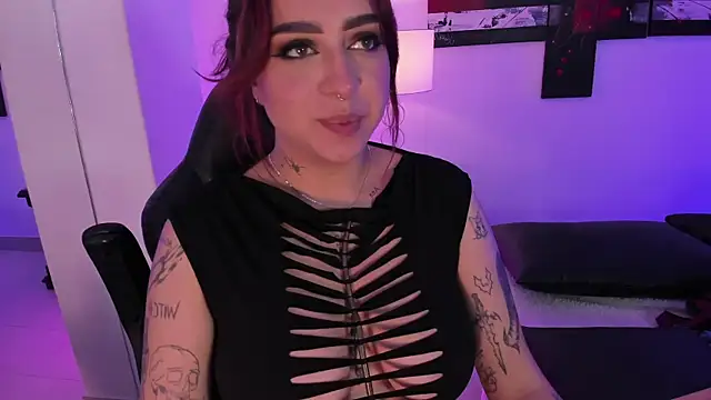 Snapshot of AnnikaMerliahh_ chatting on 02/21/25, 06:26 AnnikaMerliahh online show from 02/21/25, 06:26