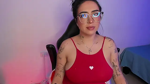 Snapshot of AnnikaMerliahh_ chatting on 09/17/25, 04:14 AnnikaMerliahh online show from 09/17/25, 04:14