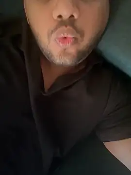 Snapshot of ved240 chatting on 10/19/25, 09:43 ved240 online show from 10/19/25, 09:43