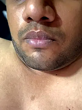 Snapshot of ved240 chatting on 10/31/25, 02:40 ved240 online show from 10/31/25, 02:40