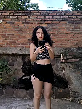 sweet outdoor charm online show from 10/15/25, 07:36