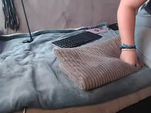 Snapshot of GoddessMonicaNylon chatting on 09/20/25, 05:25 GoddessMonicaNylon online show from 09/20/25, 05:25