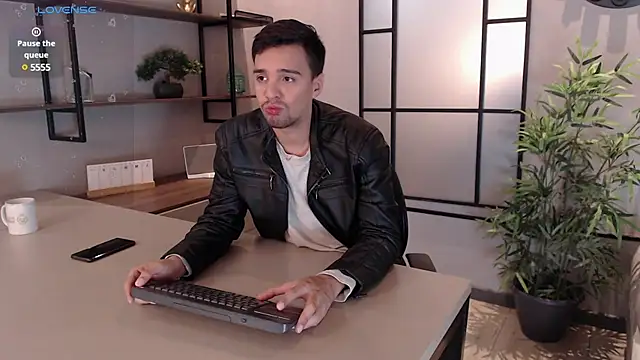 Edward max online show from 01/12/25, 03:17