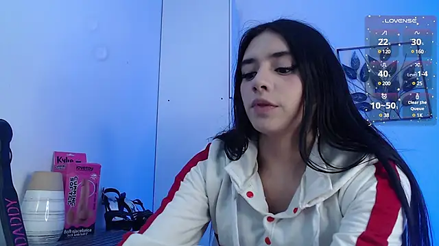 Snapshot of Kylie_golden chatting on 01/14/25, 12:35 Kylie golden online show from 01/14/25, 12:35