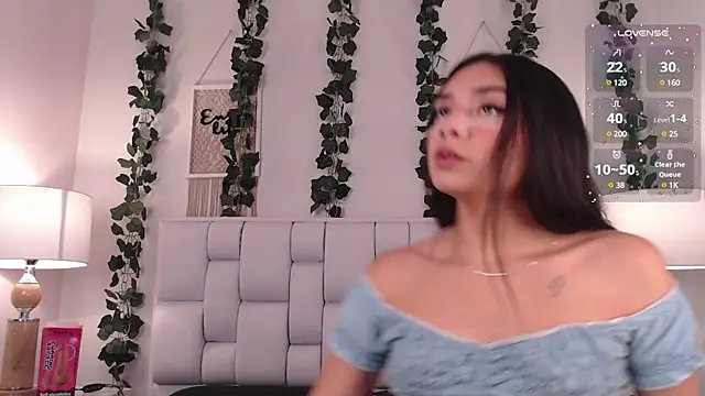 Snapshot of Kylie_golden chatting on 01/22/25, 12:06 Kylie golden online show from 01/22/25, 12:06
