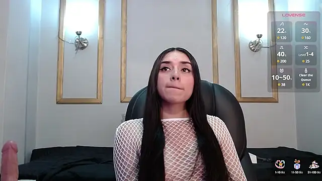 Snapshot of Kylie_golden chatting on 02/27/25, 11:52 Kylie golden online show from 02/27/25, 11:52