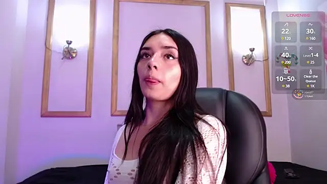 Snapshot of Kylie_golden chatting on 03/09/25, 11:36 Kylie golden online show from 03/09/25, 11:36