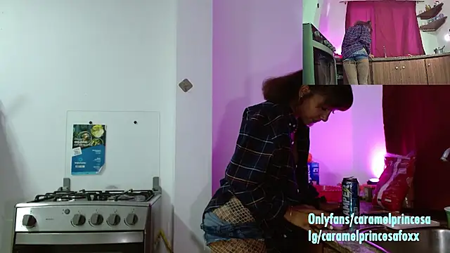 Snapshot of CaramelFoxx chatting on 01/05/25, 07:17 CaramelFoxx online show from 01/05/25, 07:17