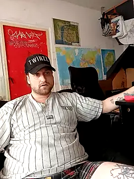 Snapshot of Ozomitro chatting on 03/08/25, 01:47 Ozomitro online show from 03/08/25, 01:47