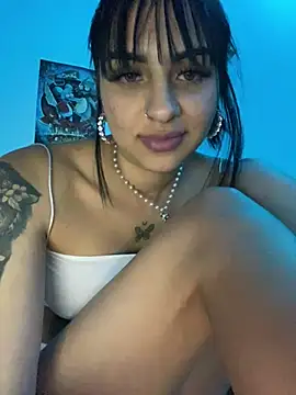 Snapshot of Hilary_pinkk chatting on 12/11/24, 12:12 Hilary pinkk online show from 12/11/24, 12:12