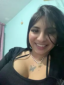 Snapshot of Hilary_pinkk chatting on 12/24/24, 01:59 Hilary pinkk online show from 12/24/24, 01:59