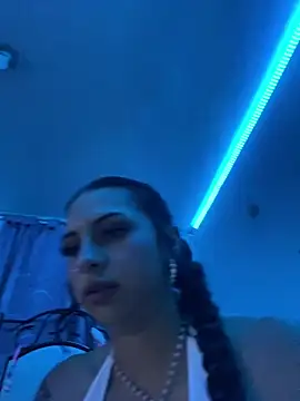 Snapshot of Hilary_pinkk chatting on 01/14/25, 03:43 Hilary pinkk online show from 01/14/25, 03:43