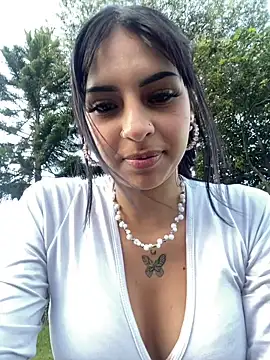 Snapshot of Hilary_pinkk chatting on 01/22/25, 10:48 Hilary pinkk online show from 01/22/25, 10:48