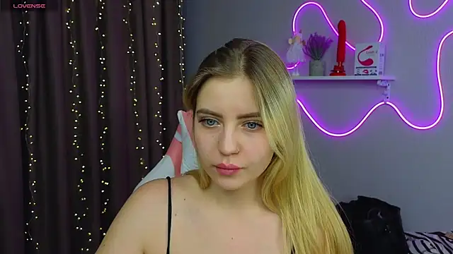 Snapshot of Ashley_Rous chatting on 02/22/25, 02:39 Ashley Rous online show from 02/22/25, 02:39