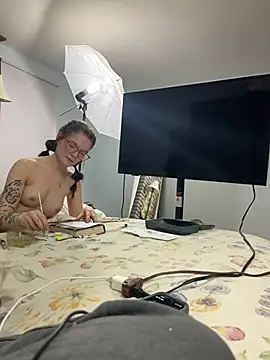 Snapshot of dreamteemergirl chatting on 03/01/25, 11:47 dreamteemergirl online show from 03/01/25, 11:47