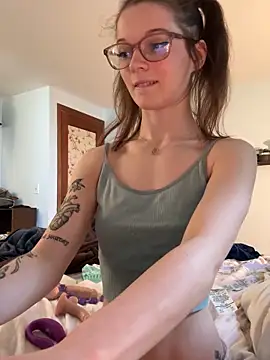 Snapshot of dreamteemergirl chatting on 09/18/25, 07:38 dreamteemergirl online show from 09/18/25, 07:38