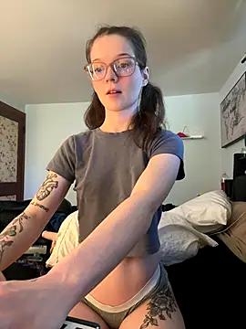 Snapshot of dreamteemergirl chatting on 10/15/25, 06:52 dreamteemergirl online show from 10/15/25, 06:52