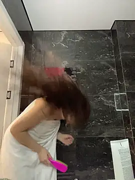 Snapshot of CurlyLara chatting on 11/10/25, 07:24 CurlyLara online show from 11/10/25, 07:24