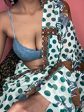 Snapshot of Indian_lovly chatting on 01/18/25, 01:51 Indian lovly online show from 01/18/25, 01:51