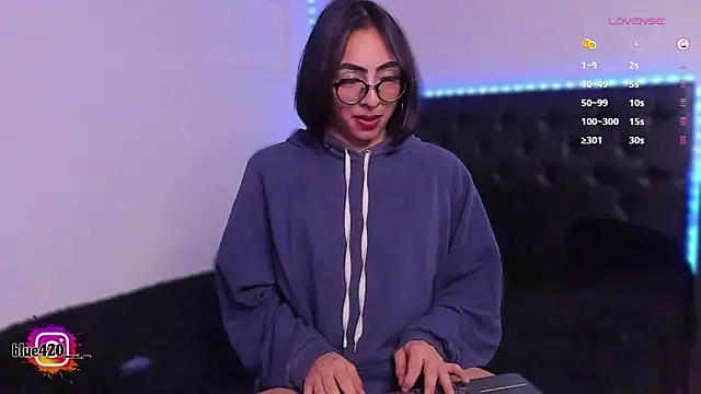 Snapshot of Skyler__blue4 chatting on 03/02/25, 04:50 Skyler blue4 online show from 03/02/25, 04:50