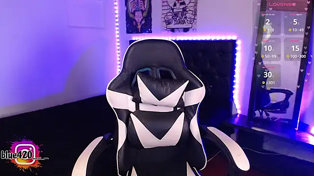 Snapshot of Skyler__blue4 chatting on 10/19/25, 08:53 Skyler blue4 online show from 10/19/25, 08:53