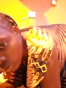 Snapshot of QUEEN-NAIMA chatting on 10/26/25, 09:04 QUEEN-NAIMA online show from 10/26/25, 09:04