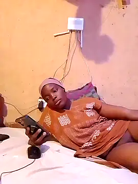 Snapshot of QUEEN-NAIMA chatting on 11/02/25, 09:00 QUEEN-NAIMA online show from 11/02/25, 09:00