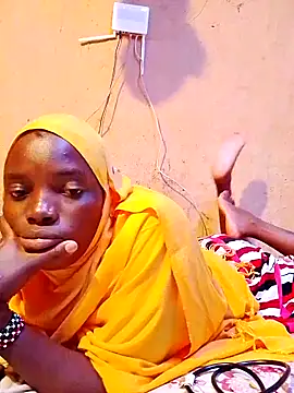 Snapshot of QUEEN-NAIMA chatting on 11/14/25, 03:00 QUEEN-NAIMA online show from 11/14/25, 03:00