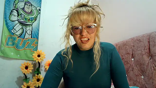 taylor198115 online show from 12/25/24, 12:15