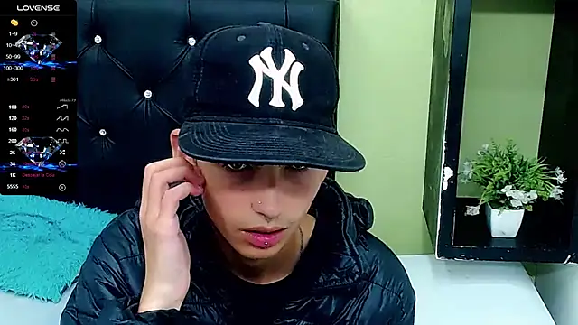 Snapshot of ttimy_x_boy chatting on 01/07/25, 01:59 ttimy x boy online show from 01/07/25, 01:59