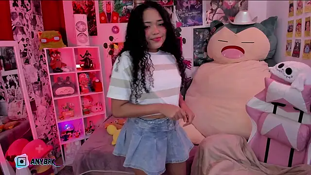 Snapshot of anyburkee chatting on 10/24/25, 12:19 anyburkee online show from 10/24/25, 12:19